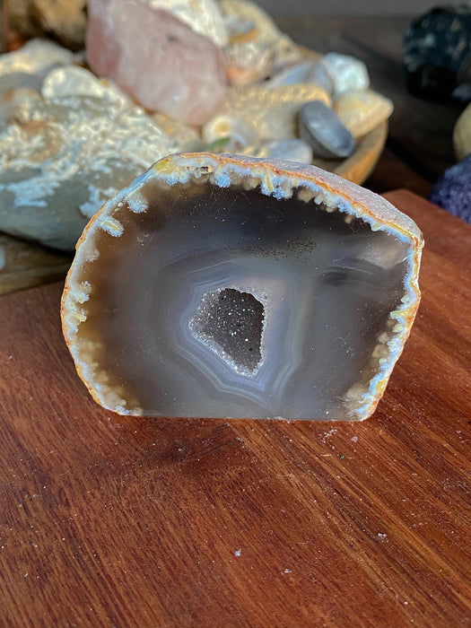 NATURAL AGATE GEODE CAVE CRYSTAL (168g)