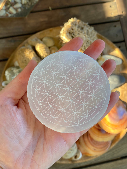 SELINITE CRYSTAL GRID CHARGING PLATE FLOWER OF LIFE | CLEANSE AND CHARGE YOUR CRYSTALS