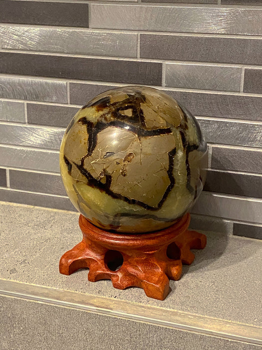 SEPTARIAN SPHERE LRG (935g) W/ WOODEN STAND
